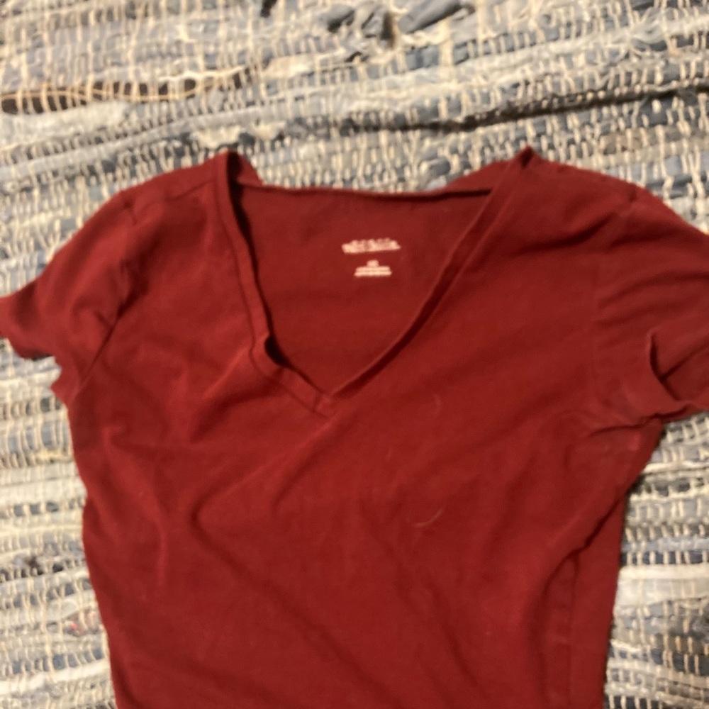 cropped v neck maroon
